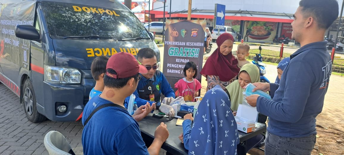Sidokkes Polresta Tangerang Melaksanakan Pemeriksaan Gratis Kepada Para Ojol